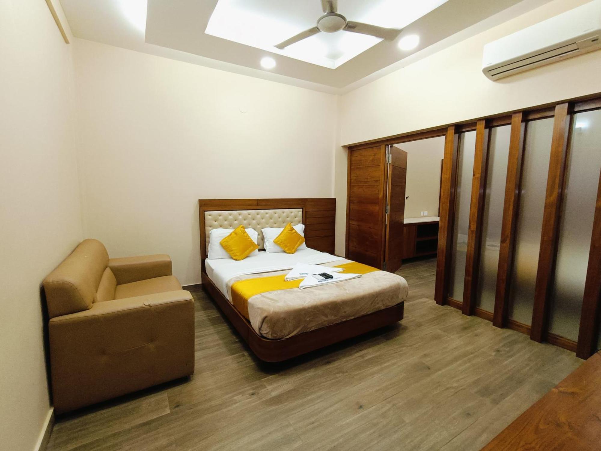 Hotel Mayura Residency Subrahmanya Exterior photo