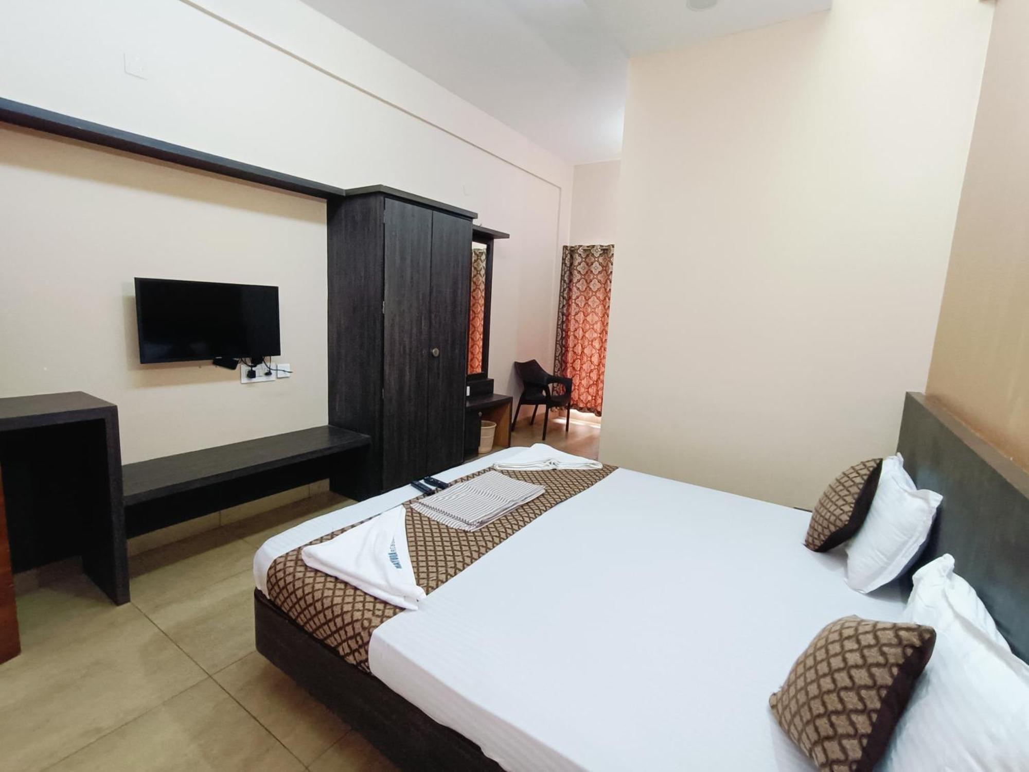 Hotel Mayura Residency Subrahmanya Exterior photo