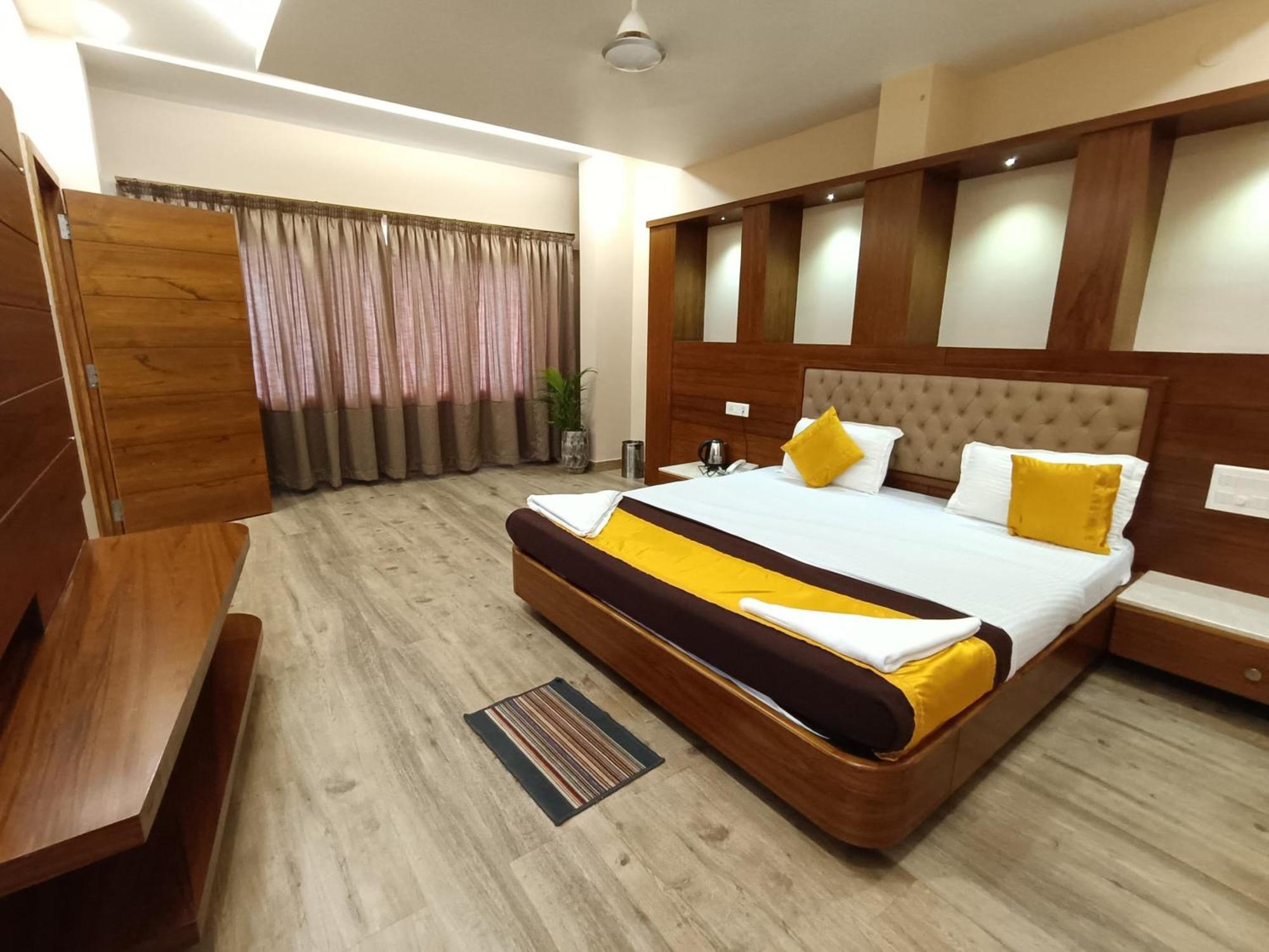 Hotel Mayura Residency Subrahmanya Exterior photo